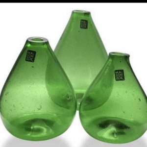 groene vazen van gerecycled glas in groen