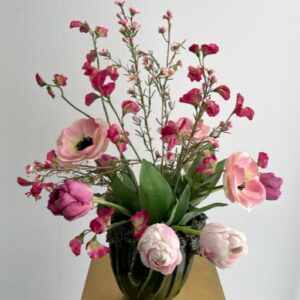 Uitbundig roze kunstbloemen boeket