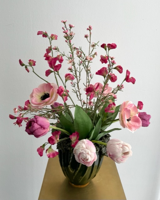Uitbundig roze kunstbloemen boeket
