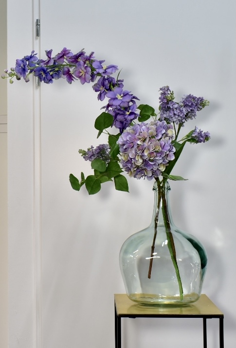 Paarse ridderspoor en hortensia