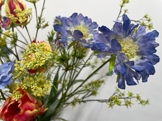 Uitbundig blauw kunstboeket
