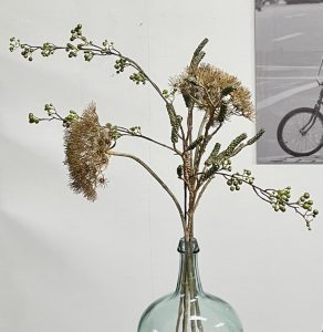 Stoer naturel siertakken boeket