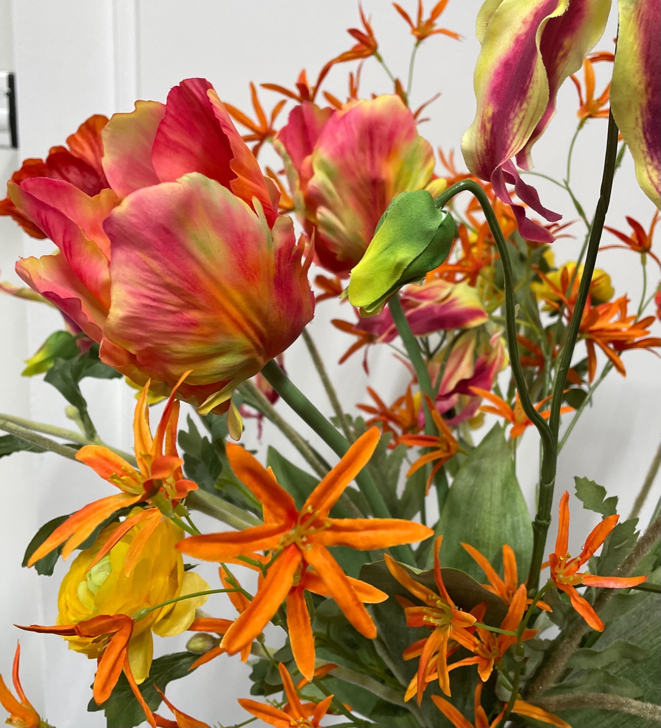 Oranje/geel kunstbloemen boeket