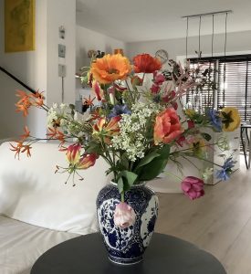 Boeket met 18 kunstbloemen