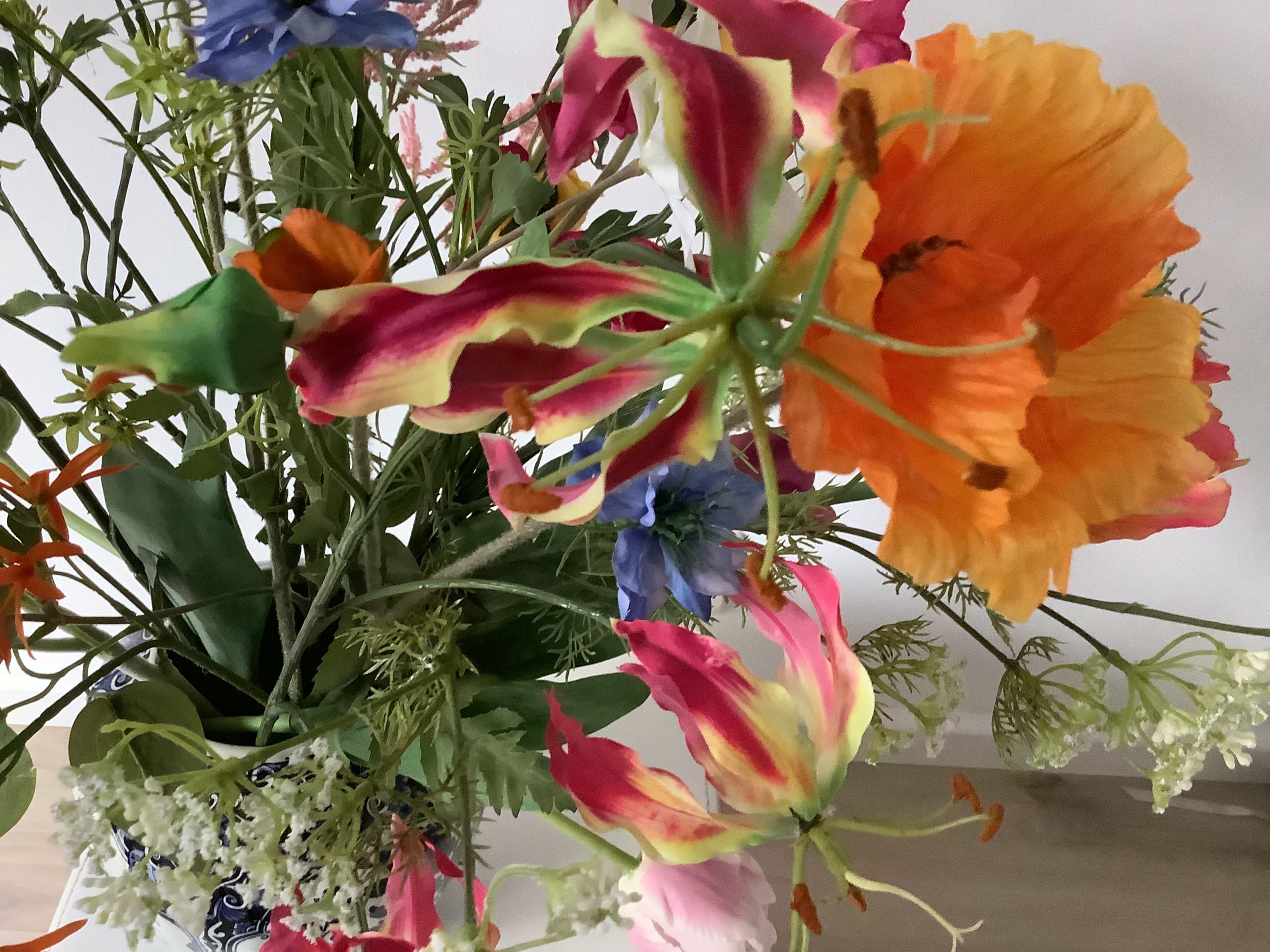 Boeket met 18 kunstbloemen
