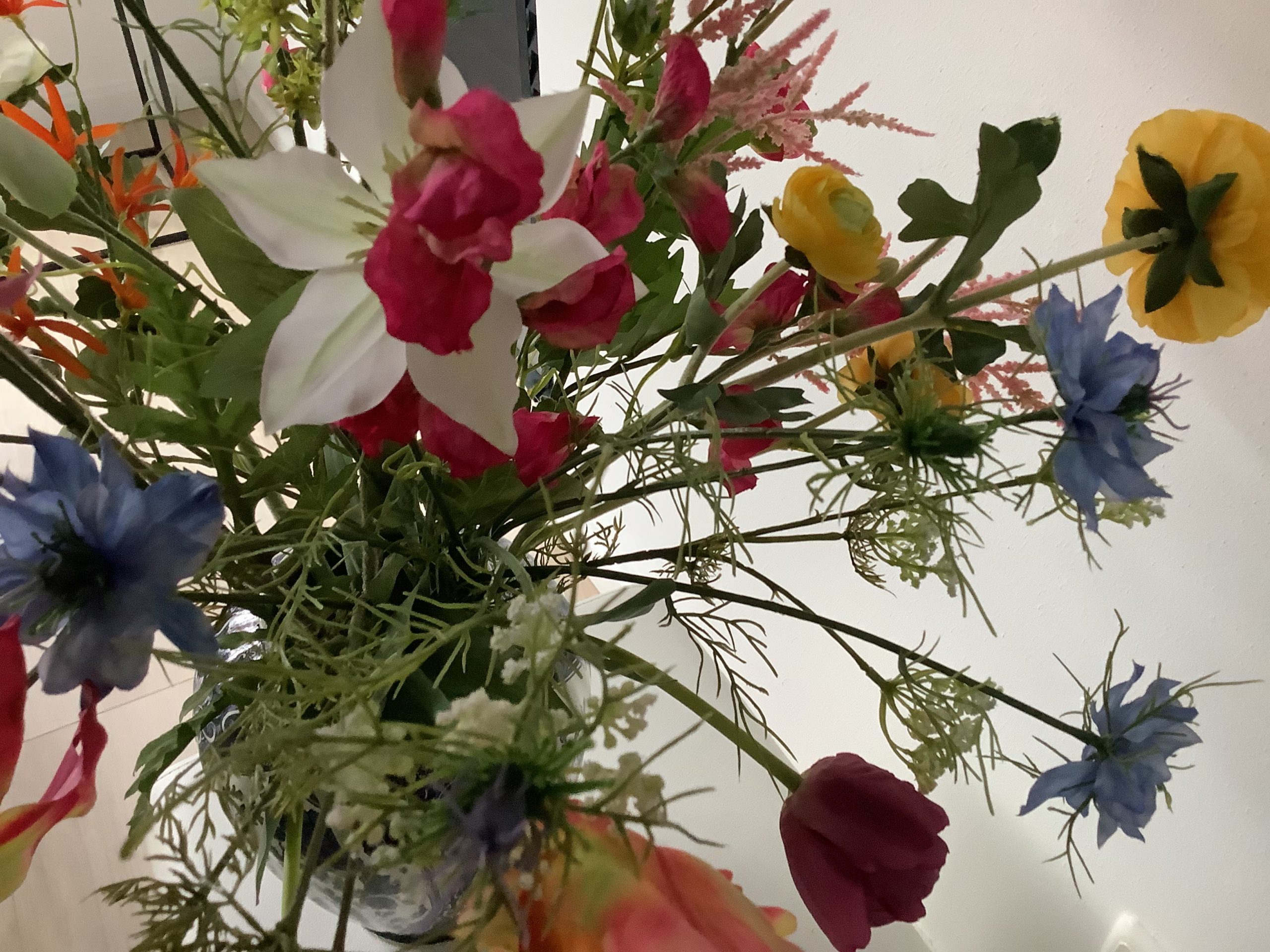 Boeket met 18 kunstbloemen