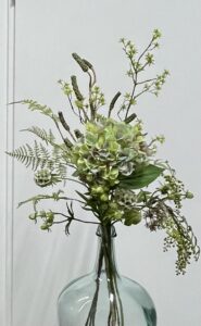 Groen kunstboeket met hortensia