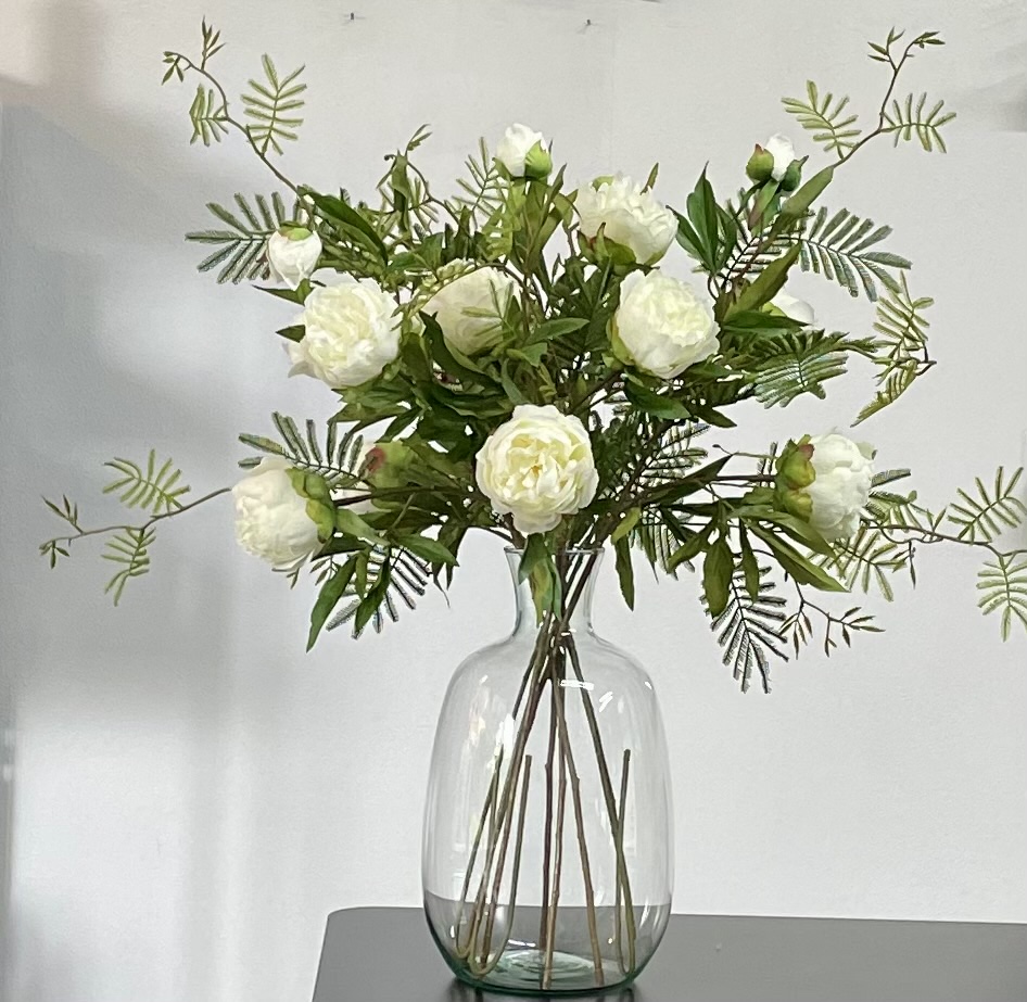 Pioenrozen boeket met asparagus
