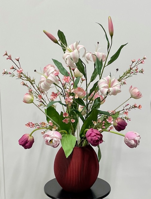 Roze kunstboeket met tijgerlelies
