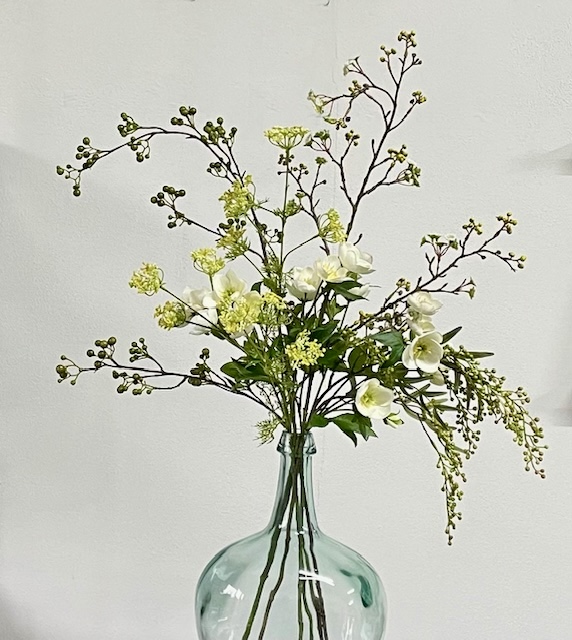 Helleborus met bessentakken boeket