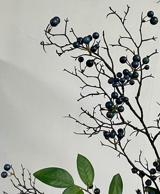 Hortensia met bessentakken boeket